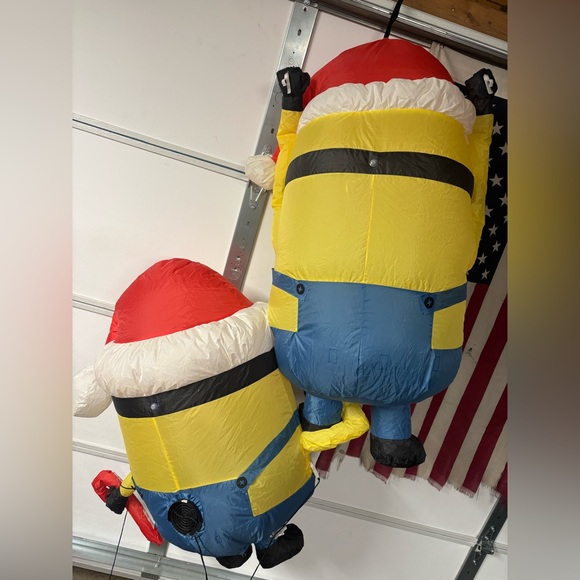 Universal Despicable Me 4.99-ft Lighted Minion Christmas Inflatable - Picture 6 of 6